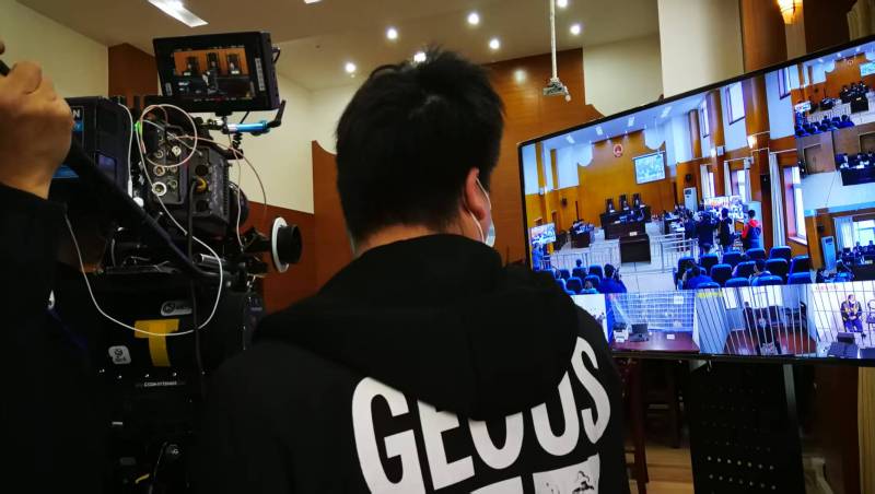 AI生成VS人工创意——秀屿区广告片拍摄公司的技术浪漫主义实践